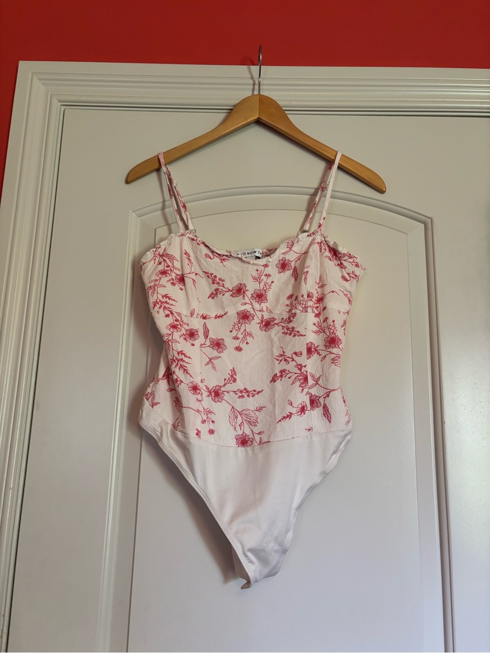ANDNOW THIS Floral Print Pink & White Women’s One-Piece Bodysuit. Size Small.